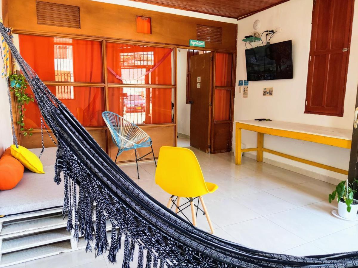 Bona Vida Hostel *